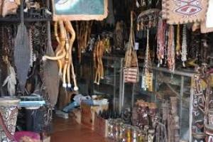 Berburu Kerajinan Khas Papua di Pasar Hamadi