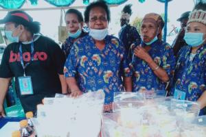 Mama-mama Papua Ramaikan Stand UMKM PON-XX