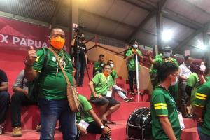 Warga Merauke Asal Jatim, Militan Dukung Atletnya