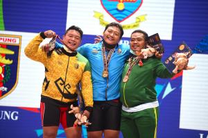 Lifter Putra asal Jambi, persembahkan emas sekaligus pecahkan rekor PON  XX Papua.