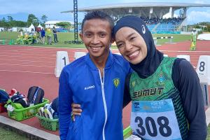 Raih Emas, Kado Manis Anniversary Pernikahan Agustina