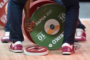 Viki Sumbang Emas Angkat Berat untuk Lampung