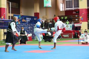 Cristina Beri Kado Emas Ulang Tahun Papua Barat