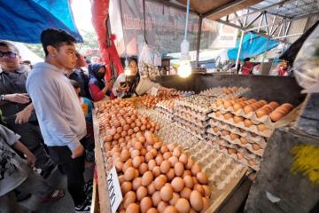 Awali Kampanye di Kaltim, Cawapres Gibran Kunjungi Pasar Balikpapan 