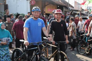 Sarapan dan Sepeda Bersama Jokowi, AHY: Kita Dialog Soal Kebangsaan dan Pemilu 2024