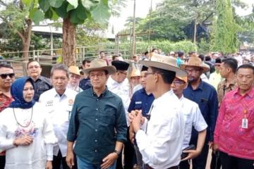 Capres Nomer Urut 1, Anies Baswedan Tinjau Peternakan Sapi di Lampung Tengah