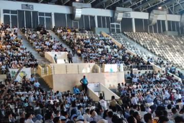 Massa Pendukung Prabowo-Gibran Klaim 'Menang' Pemilu dari Hasil Quick Count di Istora