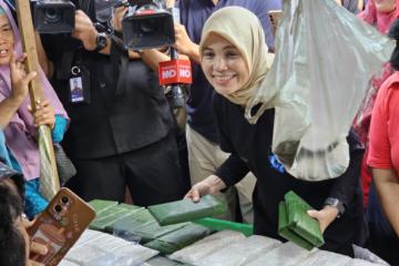 Blusukan ke Pasar, Atikoh Ganjar soroti Pentingnya Stabilitas Harga Bahan Pokok