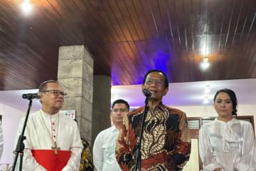 Kunjungi Katedral Jakarta, Mahfud MD: Negara Akan Aman Bila Masyarakat Laksanakan Ajaran Agamanya Dengan Baik