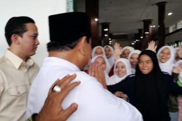 Kampanye Perdana di Ponpes Miftahul Huda Tasikmalaya, Prabowo Berikan Makan Siang dan Susu Gratis untuk 7.000 Santri