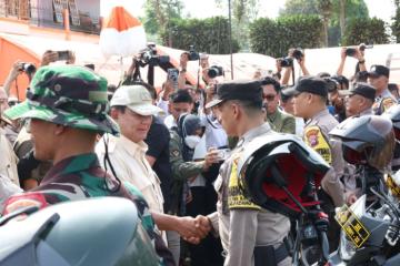Kunjungi Posko Tanggap Bencara Erupsi Gunung Marapi, Menhan Prabowo: Terima Kasih Telah Membantu Menyelamatkan Korban 