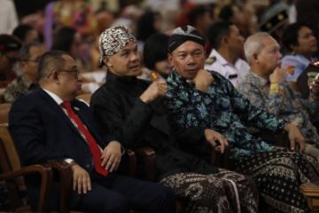 Ganjar Minta Lulusan Muda Bisa Optimalkan Potensi Perguruan Tinggi Hadapi Bonus Demografi