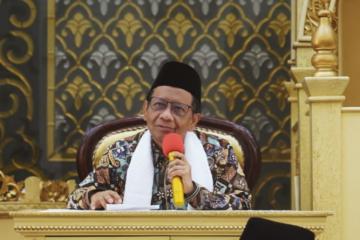 Mahfud MD Ceramah Subuh, Dihadiri Gubernur dan Wagub Sumbar