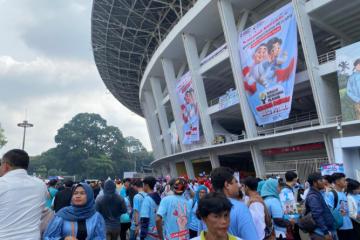 Ribuan Massa Pendukung Prabowo-Gibran Mulai Padati Kawasan GBK 
