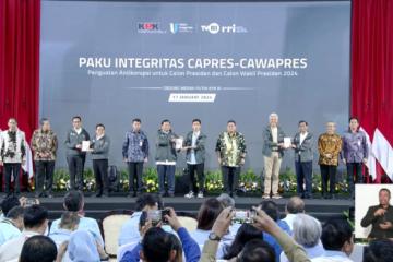 Pasangan Capres-Cawapres Pakai Jaket dari KPK Setelah Pidato di Acara PAKU Integritas