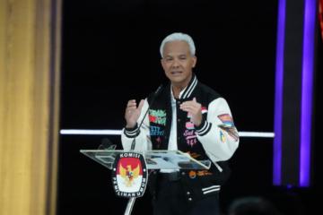 Ganjar Nilai Pemerintah Dapat Dikritik dengan Seni