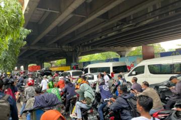 Pendukung Anies-Cak Imin Membludak, Depan Gerbang Tol Timur Macet Tak Bergerak