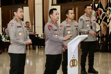 Jaga Netralitas, Kadiv Propam: Anggota Polri Dilarang Foto dengan Pasangan Calon!