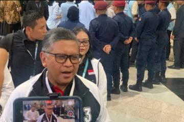 Hasto Hadir Debat Kelima, Pendukung Beri Doa Restu dan Ganjar-Mahfud Menampilkan yang Terbaik