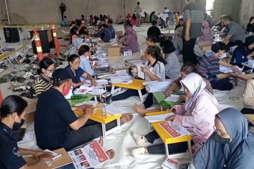 Proses Sortir Dan Pelipatan Surat Suara Mulai Digelar Di KPU Kota Yogyakarta