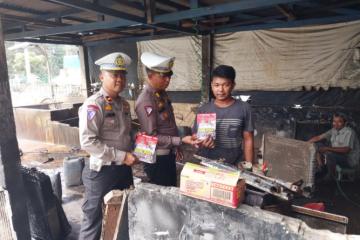 Jelang Pemilu 2024, Personil Ditlantas Polda Riau Sambangi Bengkel Radiator Sampaikan Pesan Pemilu Damai yang Berkeselamatan