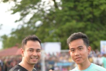 Gibran Kampanye dan Main Mini Soccer di Maluku Tengah