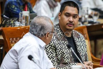 Menpora Dito Ariotedjo Tegaskan Pemerintah Pusat Tidak Terlibat dalam Penentuan Tuan Rumah PON, Ajak KONI Evaluasi Tata Kelola Acara