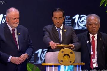 Presiden Jokowi Kenalkan Langsung Prabowo Sebagai Presiden RI di WWF ke-10