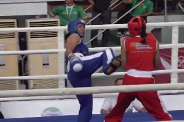 Petarung Kickboxing Lampung, Devi Wulandari, Raih Kemenangan TKO di PON 2024