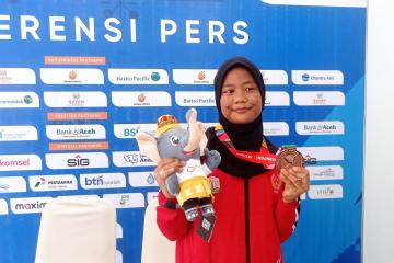 Atlet Muda Cabor Angkat Berat Radhwah Raihanah, Raih Medali Perunggu di PON XXI Aceh-Sumut 2024 Pada Kelas 52 kg Putri