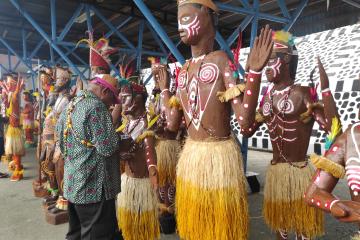 Patung Selamat Datang Disiapkan Menyambut PON-Papua