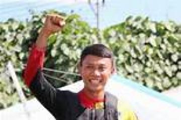 Parasut Bekas Robek, NSR Yalatif Raih Emas