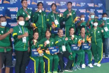 Tenis Jatim Kawinkan Medali Emas Beregu Putra-Putri