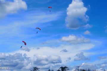 Ratusan Atlet Ikuti Terjun Payung PON Papua