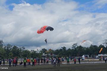 Angin Kencang, Atlet Terjun Payung Gagal Sempurna