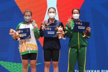 Lifter Putri Kaltim dan Jabar Raih Emas