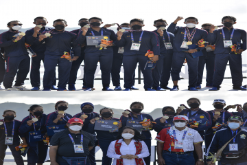 Jawa Barat Kawinkan Emas Dayung Perahu Naga