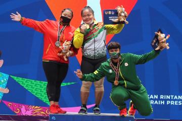 Atlet Angkat Besi Riau Raih Emas