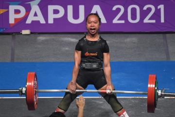 Angkat Berat Putri Ciptakan Tiga Rekor Baru