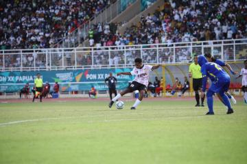 Sepakan Liza Bawa Sepakbola Putri Papua Juara