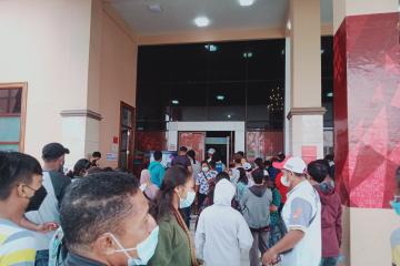 Dukung Amoreus, Ratusan Warga NTT Serbu GSG Eme Neme Yauware