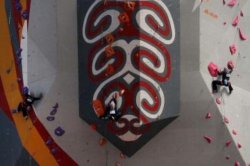 Icha dan Impian Mengangkat Derajat Orang Tua